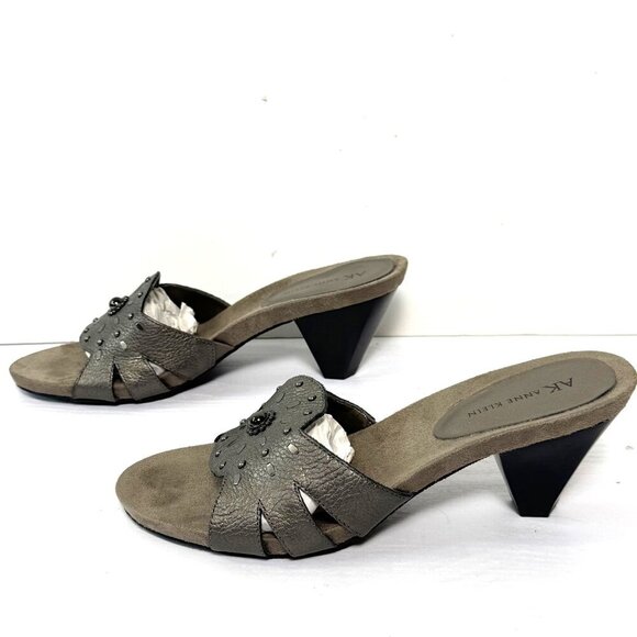 AK Anne Klein Sandals Sz 9M Pewter Leather Studded Cricket Slip On Heels - Picture 4 of 9